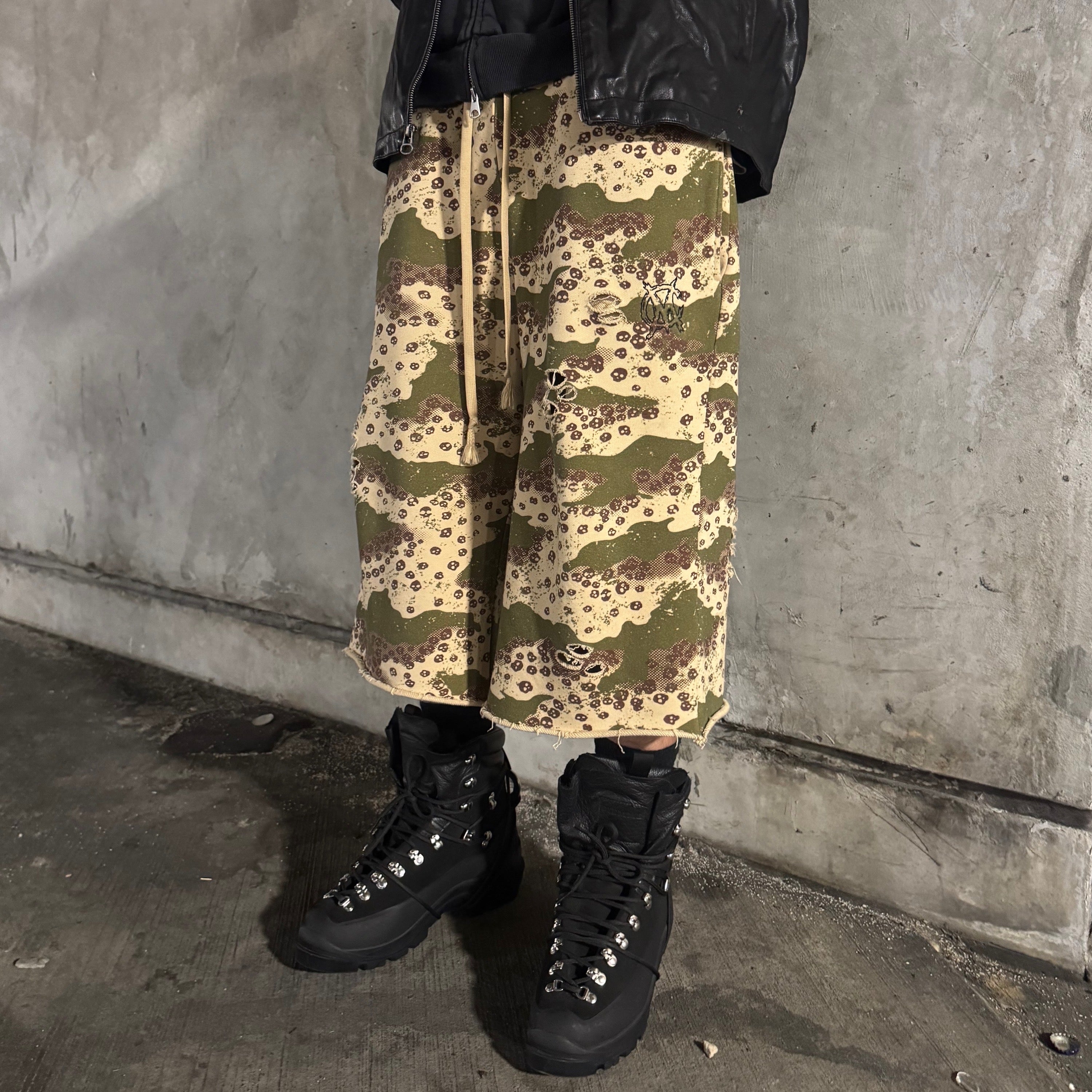 ‘Deadland’ Catacomb Camo 3/4 Sweat Shorts
